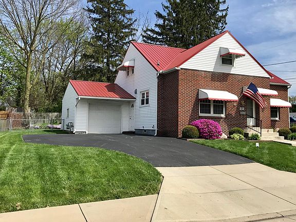 2nd image of 121 E Lawn Ave