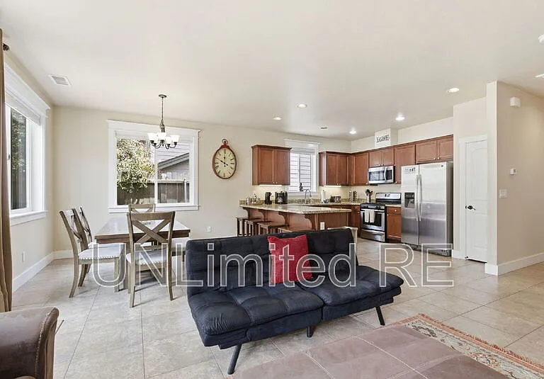 2907 W Presidio Dr — Photo 15