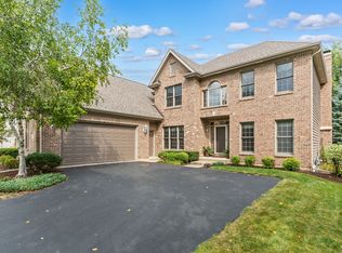 707 Evergreen Ln, Sugar Grove, IL 60554