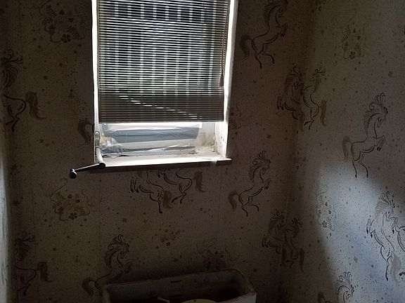 4th image of 602 N Sherry Dr