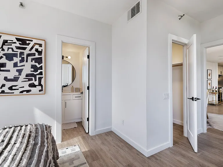 Whitney Uptown — Photo 7