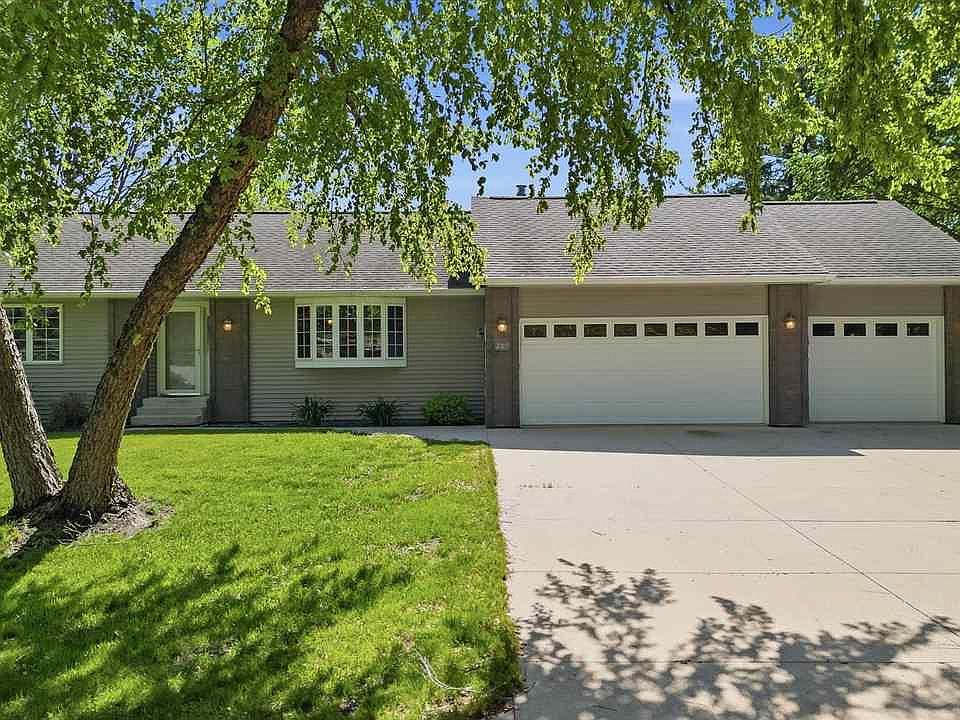 1st image of 209 1st Ave SW