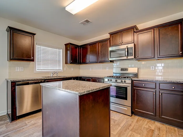 584 Craftsman Ln — Photo 12