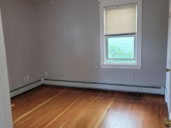 4th image of 29 Ashton St #1