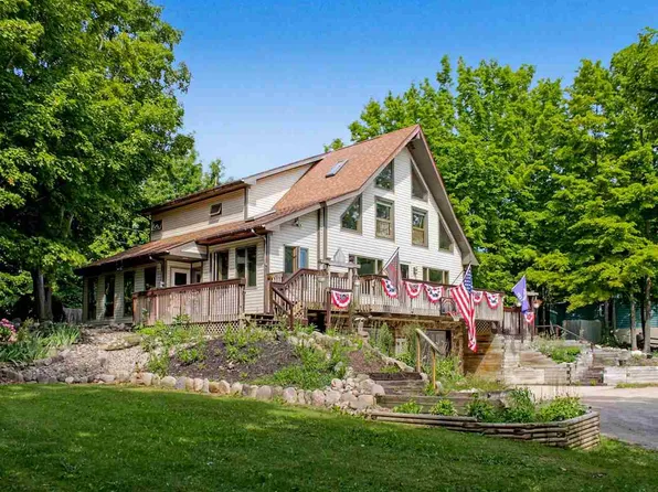 10370 Boyne City Rd, Charlevoix, MI 49720