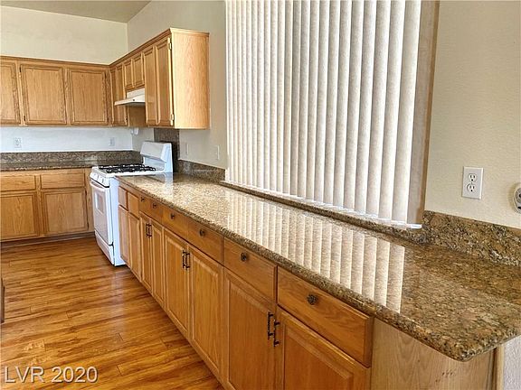 3rd image of 3634 Solandra St