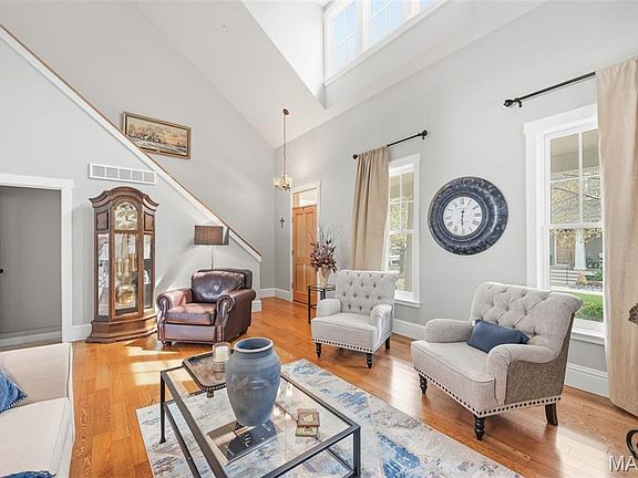 5th image of 3204 Rue Royale Way
