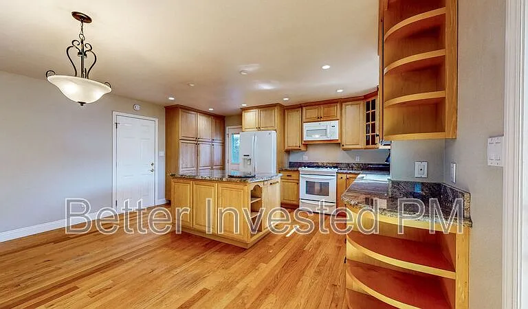 1824 Midway Dr — Photo 3