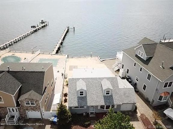 3rd image of 561 Bayview Dr