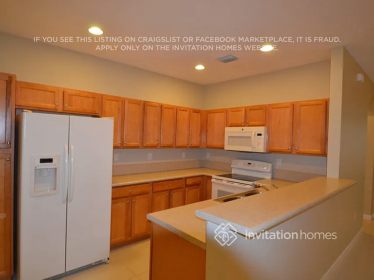 16850 SW 95th St — Photo 3