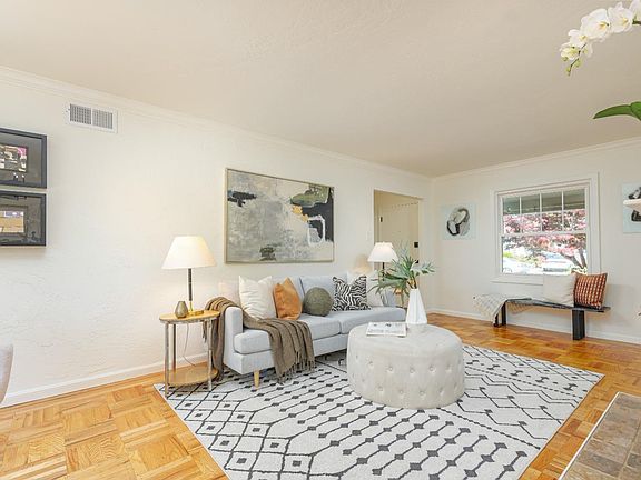 5th image of 22 Echo Avenue