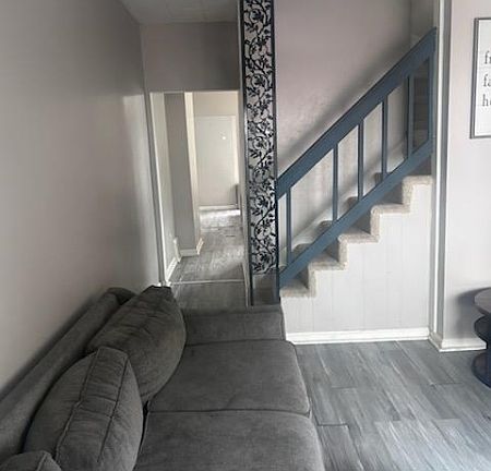 2nd image of 35A Bennett St