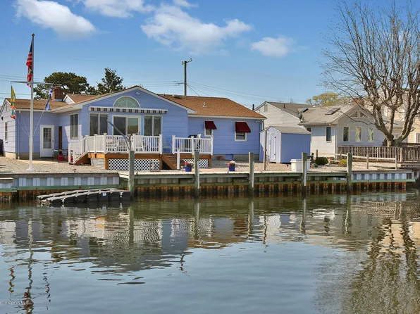 113 Sandy Island Dr, Brick, NJ 08723