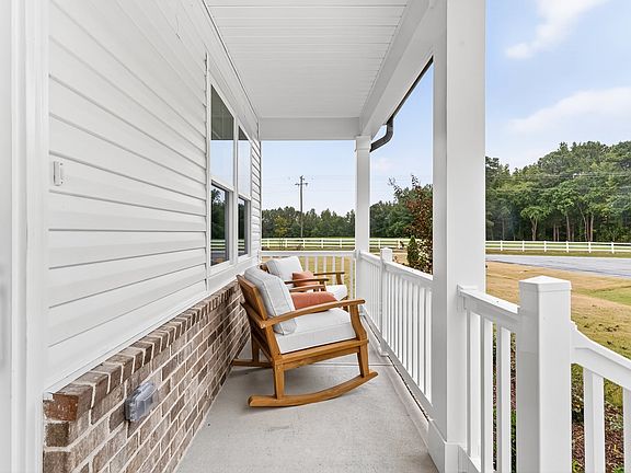 3rd image of 20 Shiloh Woods Cir