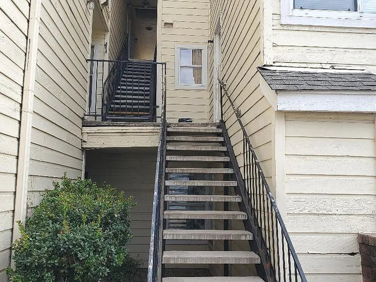 1808 E 66th Pl #D205 — Photo 2