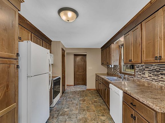 3rd image of 316 6th St S