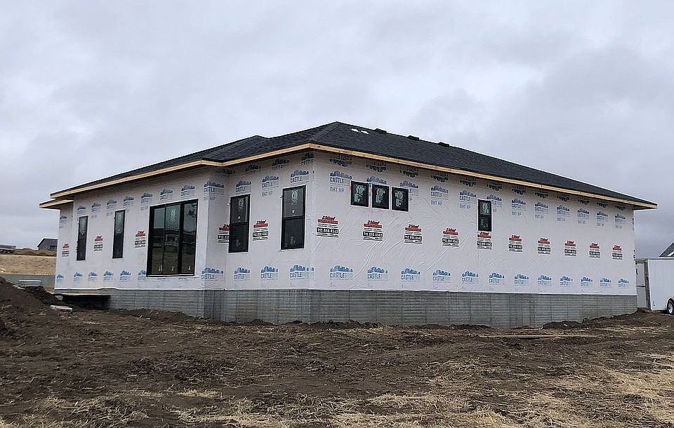 2nd image of 115 19th St SE