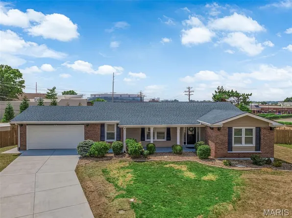 9 Pittsfield Ct, Chesterfield, MO 63017