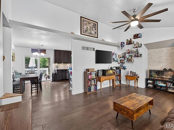 4th image of 14 Innsbruck Ln