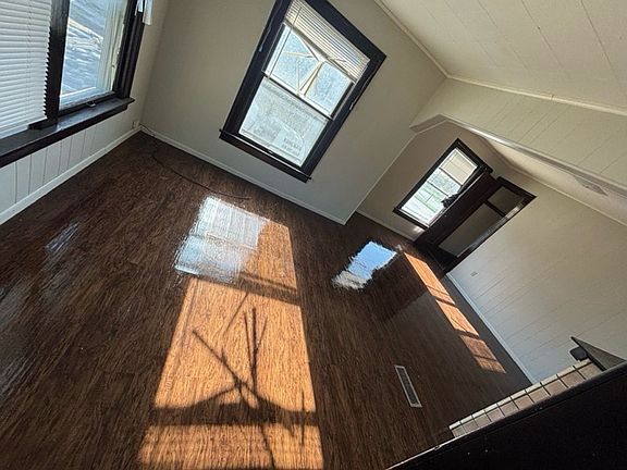 5th image of 1836 Broadway St #1/2