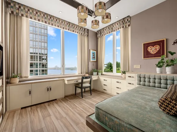 100 Riverside Boulevard image 26 of 37