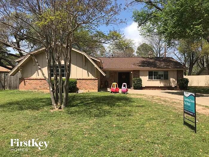 1st image of 2711 Bellaire Ct