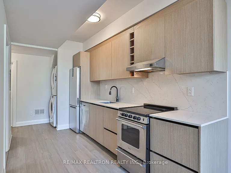101 Sophia St W — Photo 5