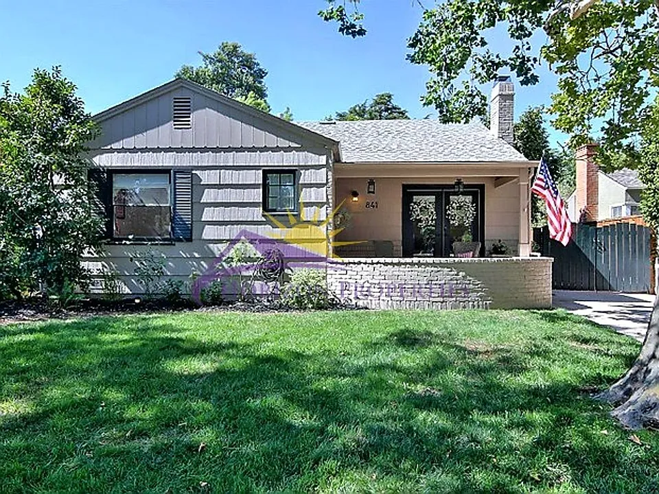 841 Robertson Way