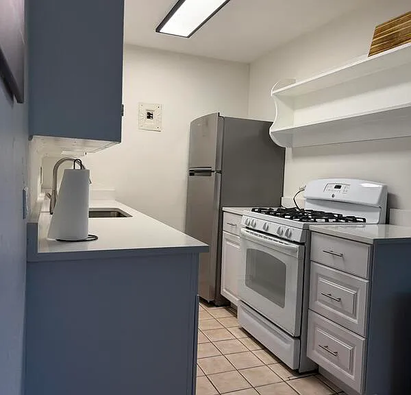 525 N Jackson St — Photo 6