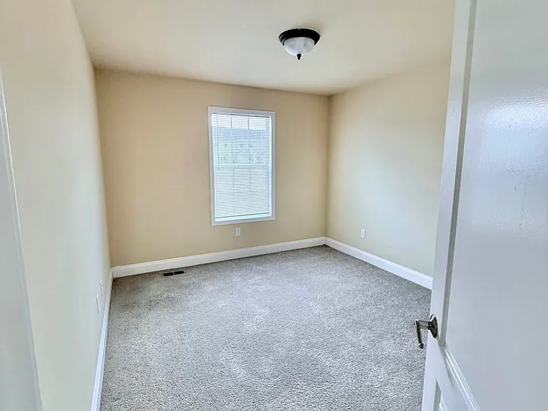 380-438 Channing Dr — Photo 16