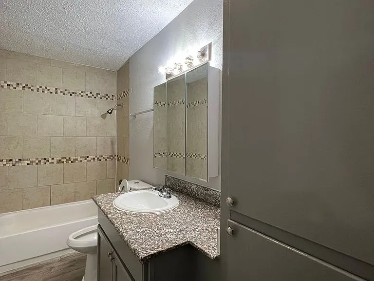 Briar Rose Apartments — Photo 34