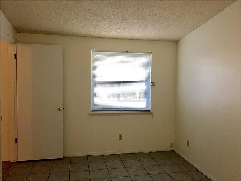 8500 Lakehurst Rd — Photo 22
