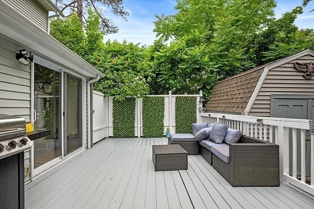 3 bed, 1200 sqft, $2,200 — Photo 1