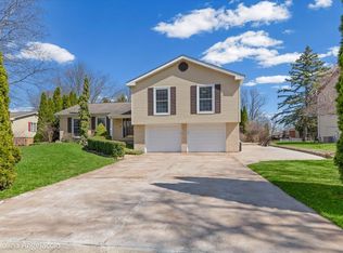 649 Greenbrier Ln, Crystal Lake, IL