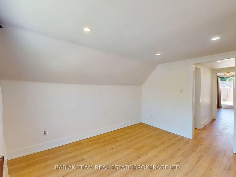 40 Alexander St — Photo 30