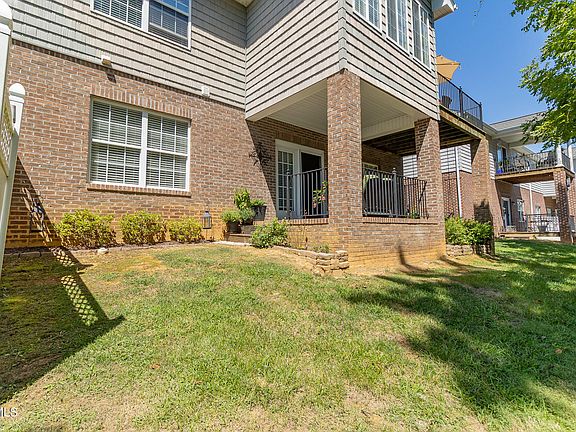 5th image of 148 Bridgewater Ct #148