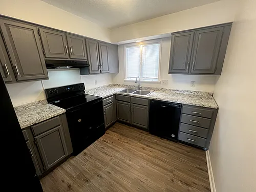 5560 Cresthaven Ln #B Photo 1
