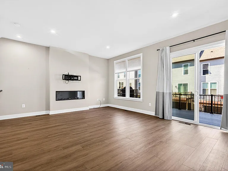 2421 Liberty Loop — Photo 9