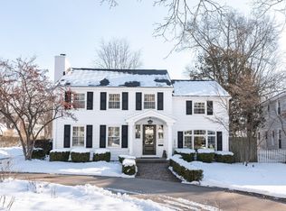 1050 Pinecrest Ave SE, East Grand Rapids, MI 49506