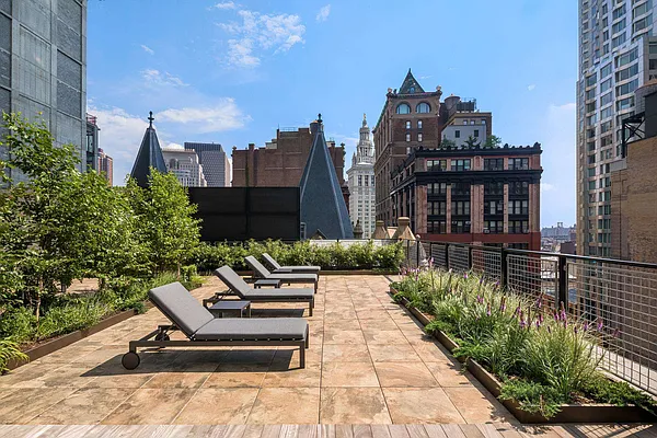 Sold by Douglas Elliman | media 24