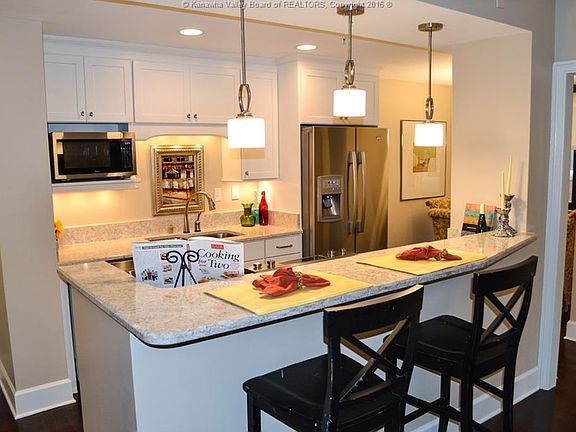 3rd image of 1108 Kanawha Blvd E APT 602
