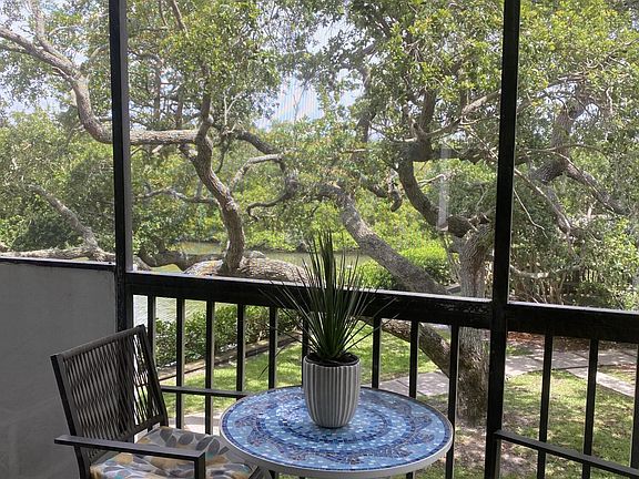4th image of 300 Columbia Dr #2081