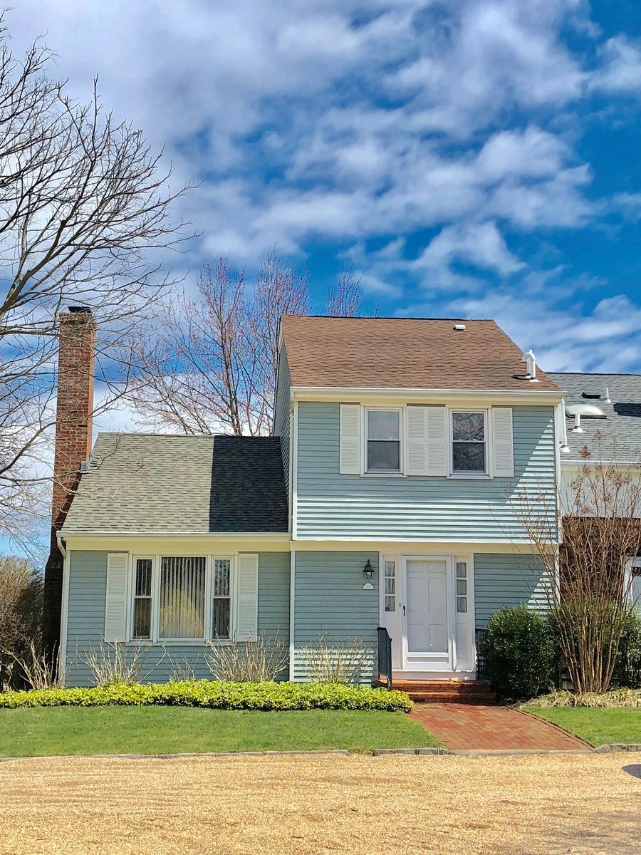 570 Hampton Rd Unit 17 in Southampton Out East