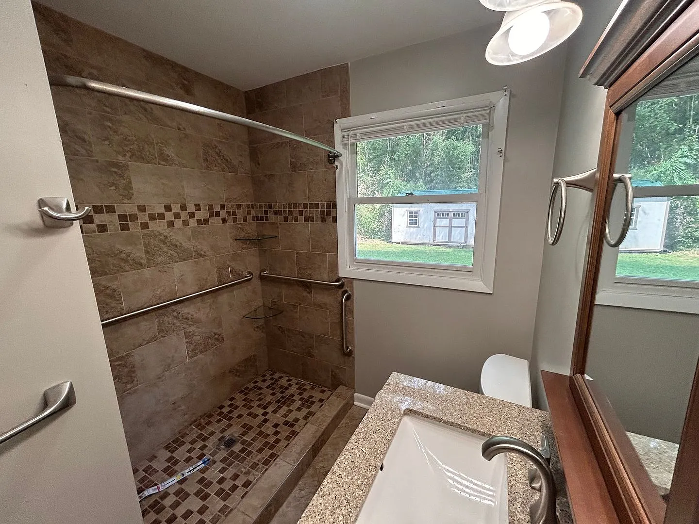 3BR 1.5BA brick home with garage and great yard. — Photo 4