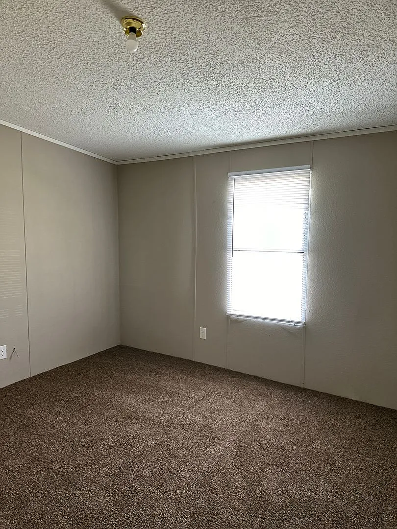 3/2 double wide in Tye! — Photo 4