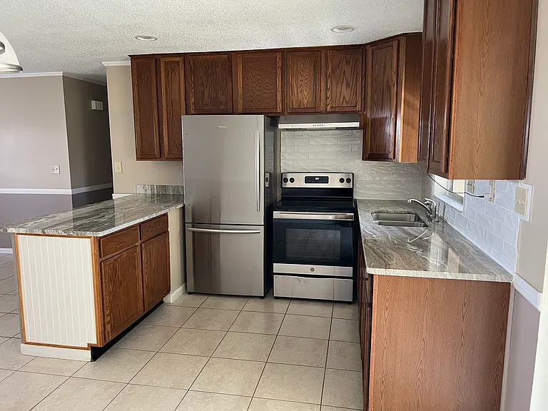 444 Georgia Ave — Photo 6