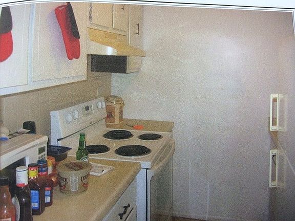 4th image of 4521 Prescott Ave
