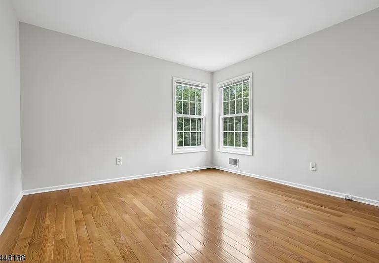 85 Laurelwood Ct — Photo 23