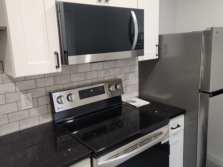 327 E Scull St — Photo 10