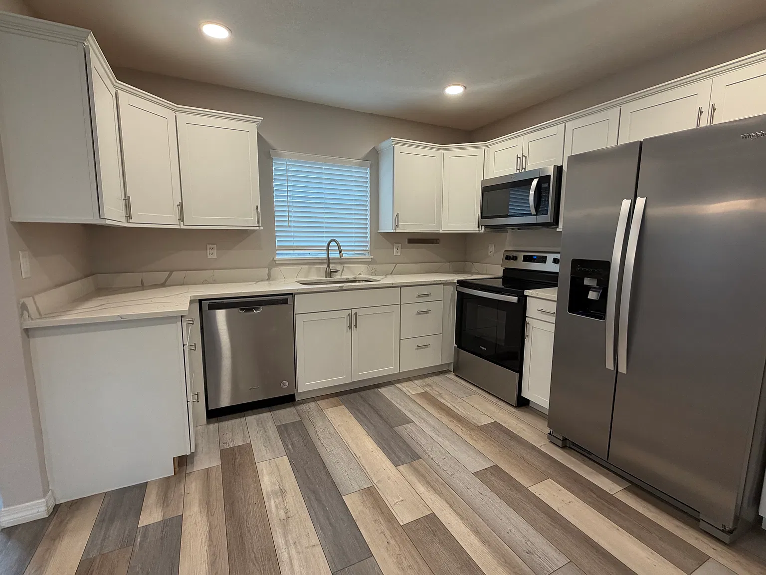2 bed, 1100 sqft, $2,200 — Photo 2